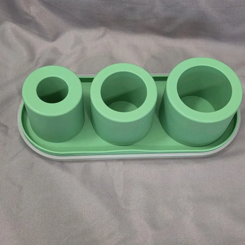 Silicone Cylinder Ice Cube Tray for 40 oz Tumblers, 3 Cavity Ice Mold w/ Lid